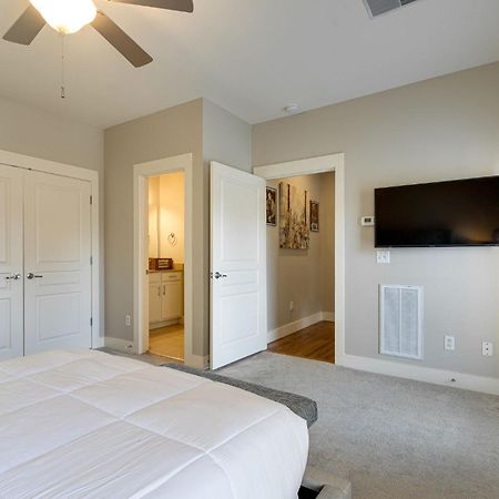 The Celebrity - Minutes To Broadway With A Balcony Appartement Nashville Buitenkant foto