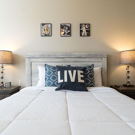 The Celebrity - Minutes To Broadway With A Balcony Appartement Nashville Buitenkant foto