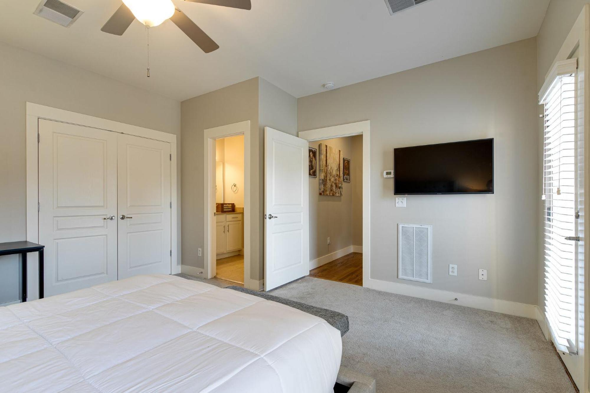 The Celebrity - Minutes To Broadway With A Balcony Appartement Nashville Buitenkant foto