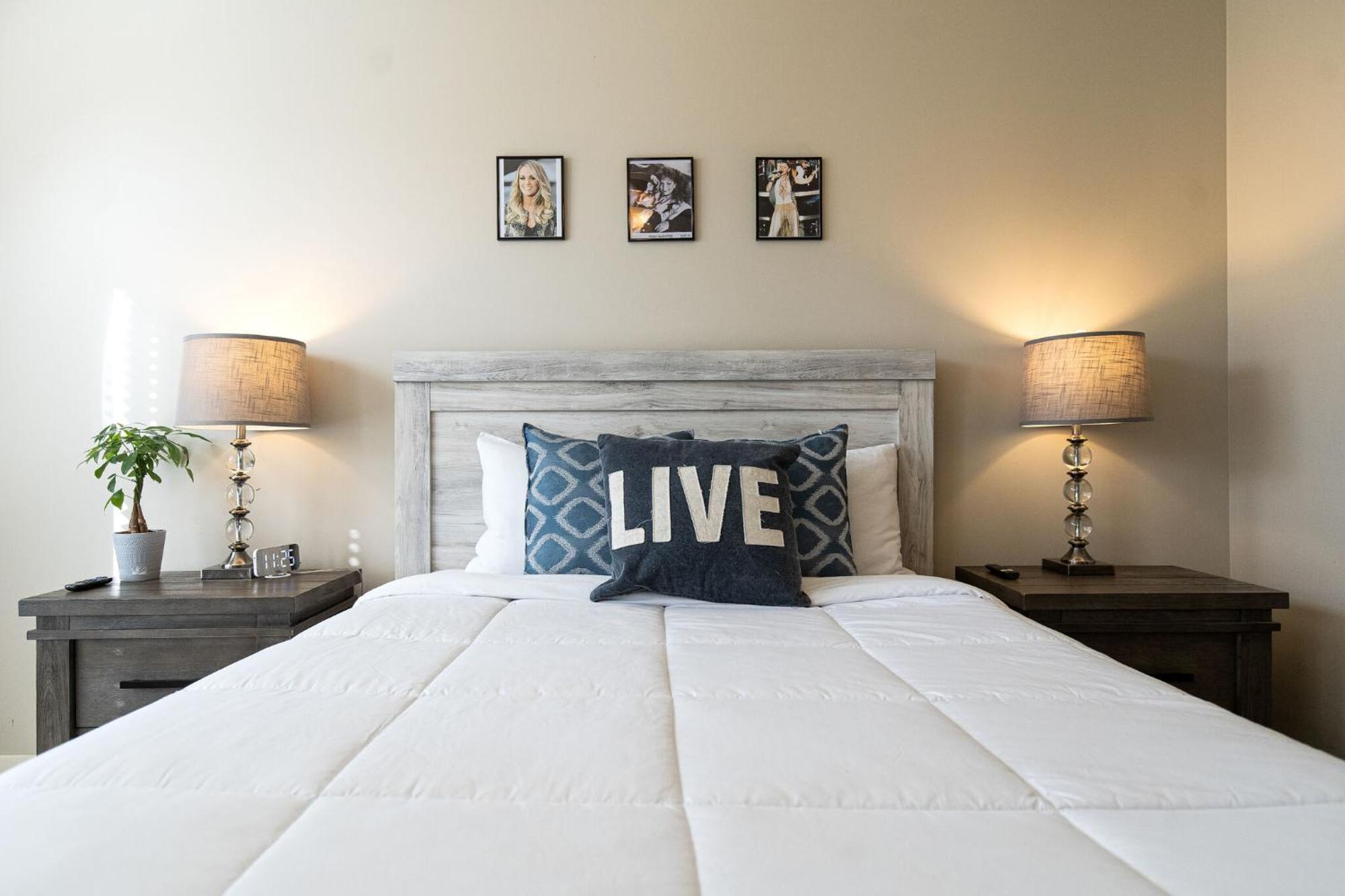 The Celebrity - Minutes To Broadway With A Balcony Appartement Nashville Buitenkant foto