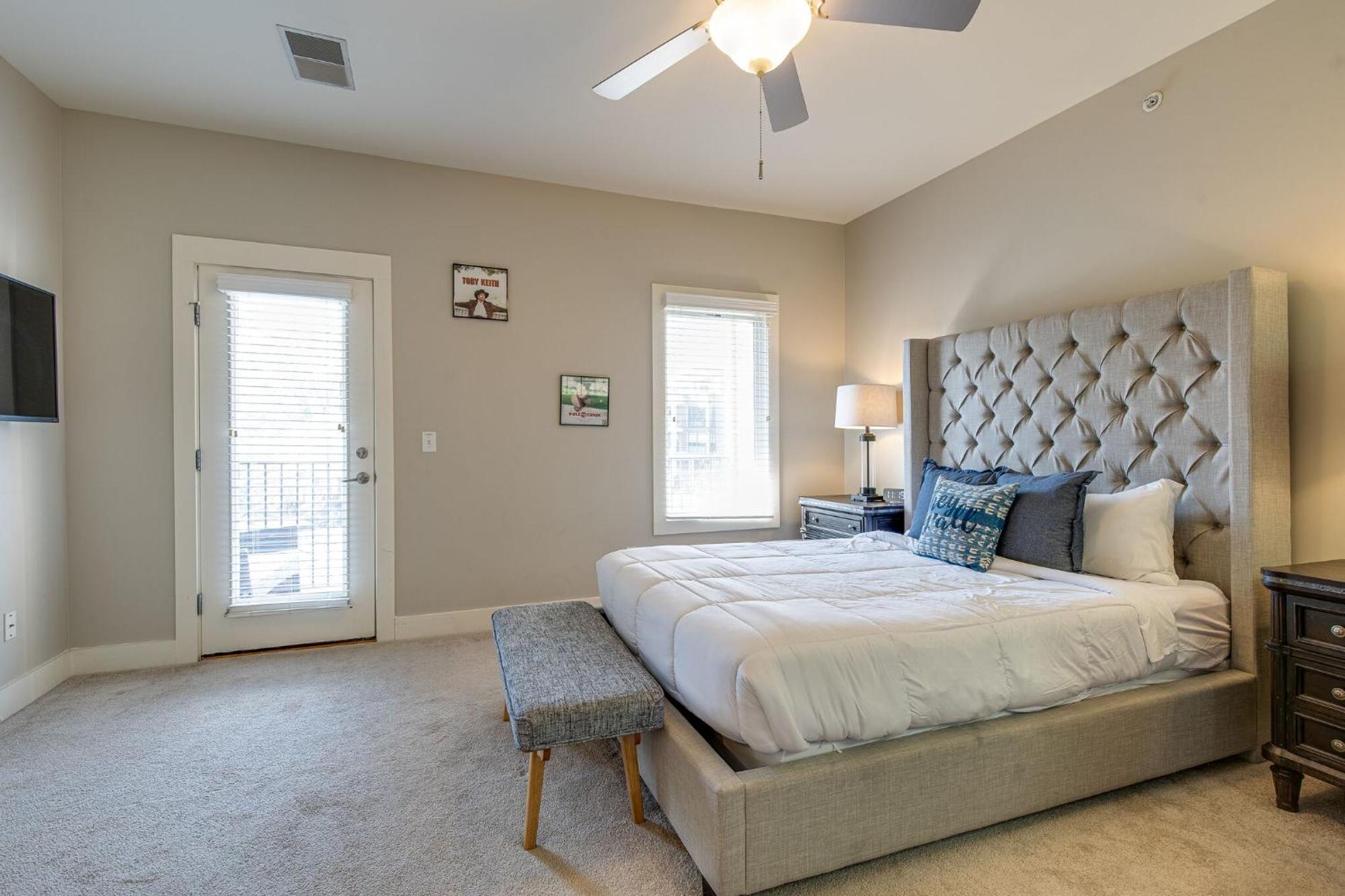 The Celebrity - Minutes To Broadway With A Balcony Appartement Nashville Buitenkant foto