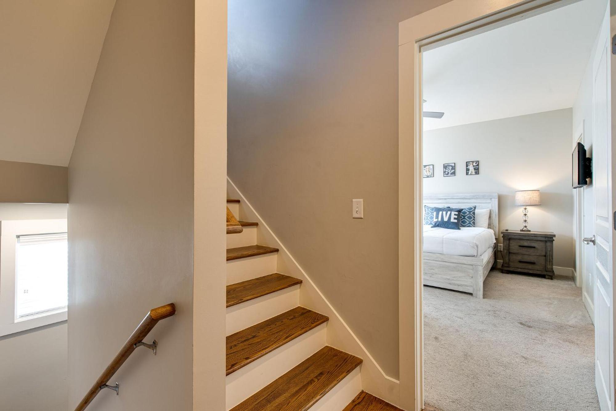 The Celebrity - Minutes To Broadway With A Balcony Appartement Nashville Buitenkant foto