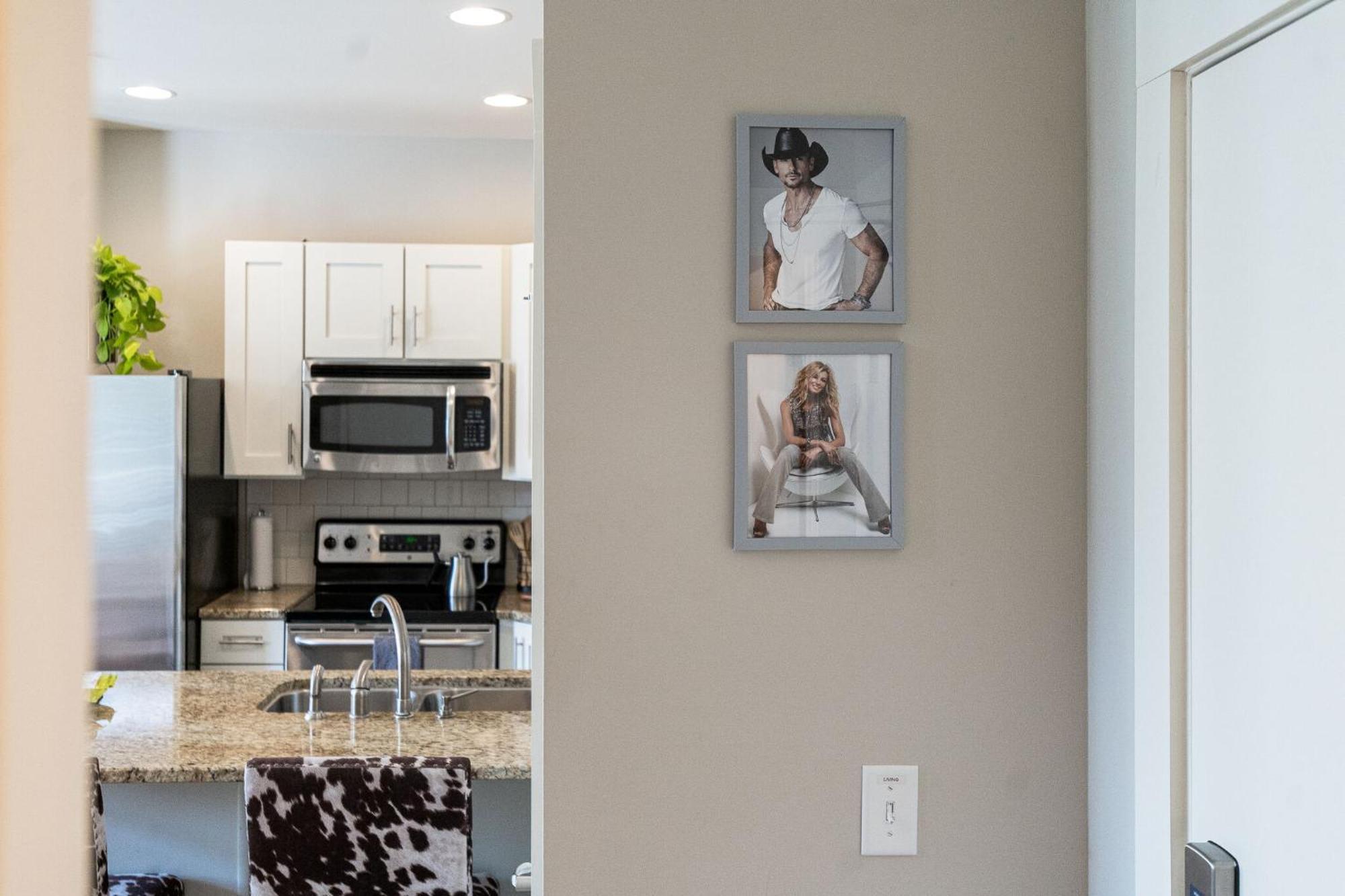 The Celebrity - Minutes To Broadway With A Balcony Appartement Nashville Buitenkant foto
