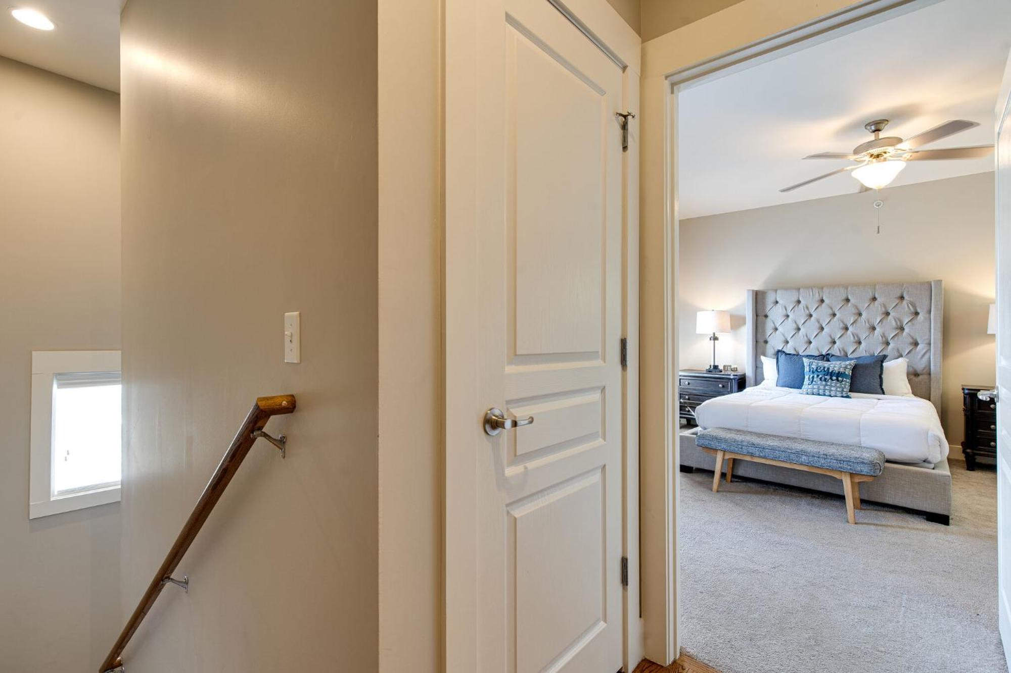 The Celebrity - Minutes To Broadway With A Balcony Appartement Nashville Buitenkant foto