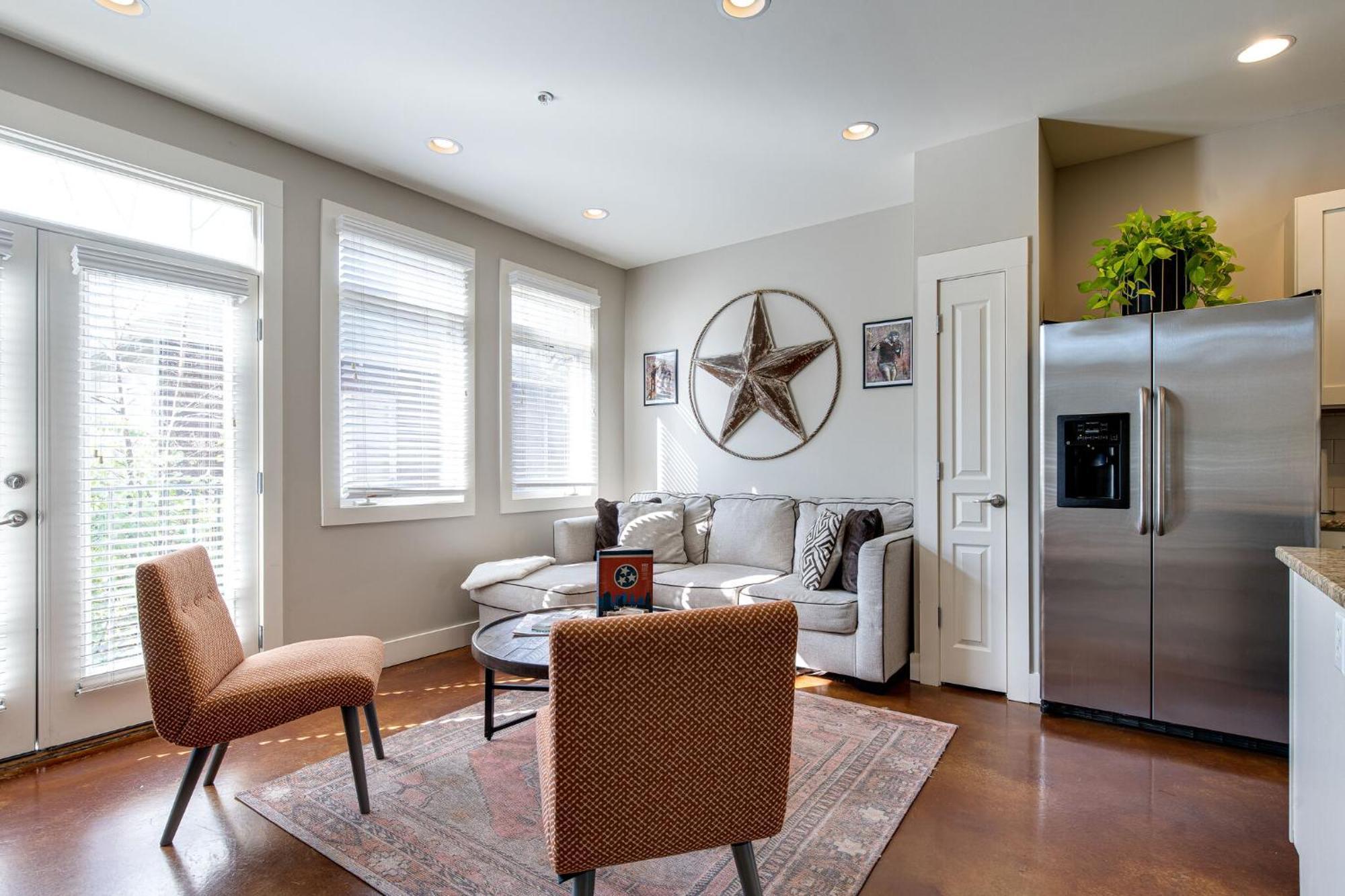 The Celebrity - Minutes To Broadway With A Balcony Appartement Nashville Buitenkant foto