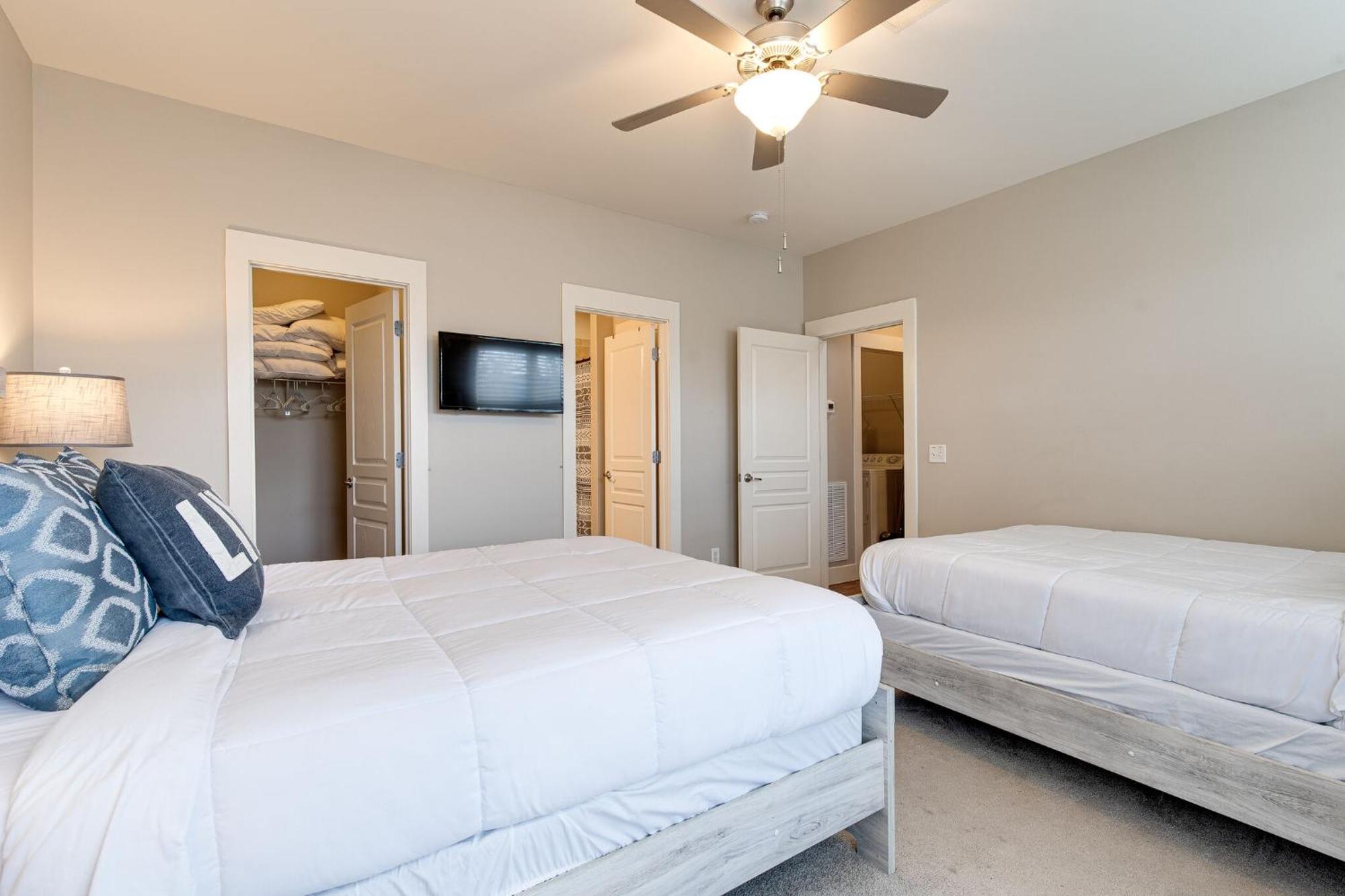 The Celebrity - Minutes To Broadway With A Balcony Appartement Nashville Buitenkant foto