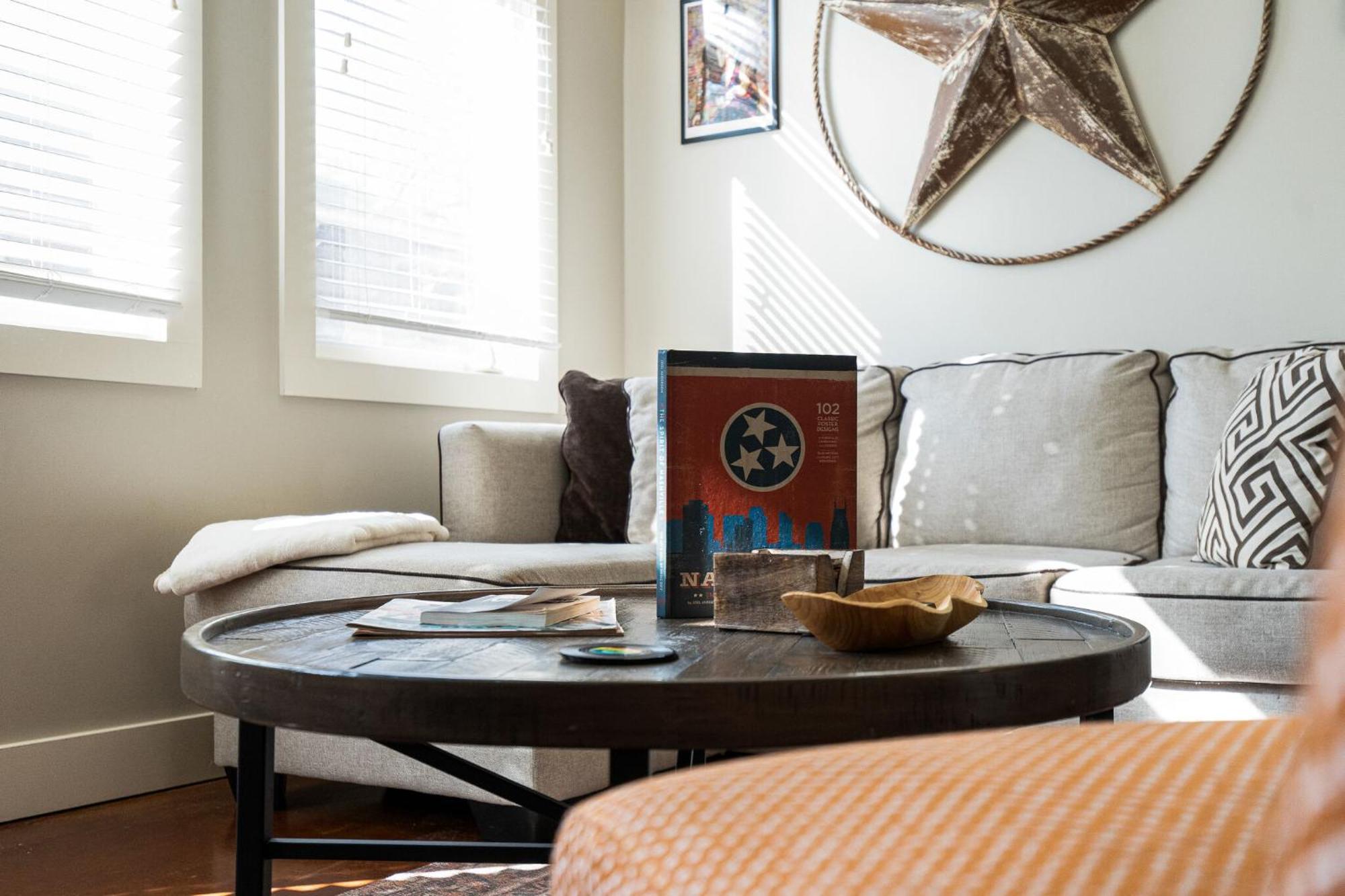 The Celebrity - Minutes To Broadway With A Balcony Appartement Nashville Buitenkant foto
