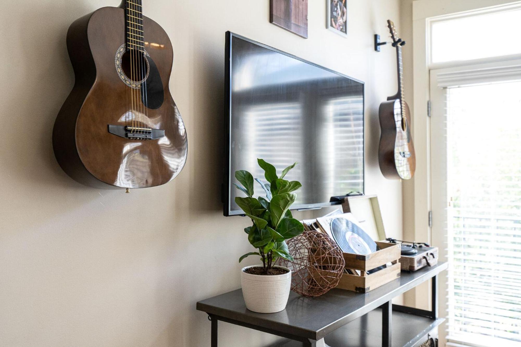 The Celebrity - Minutes To Broadway With A Balcony Appartement Nashville Buitenkant foto