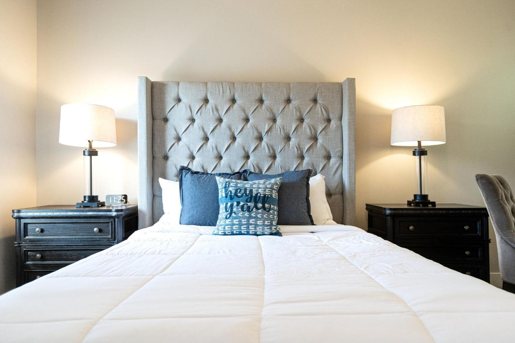 The Celebrity - Minutes To Broadway With A Balcony Appartement Nashville Buitenkant foto