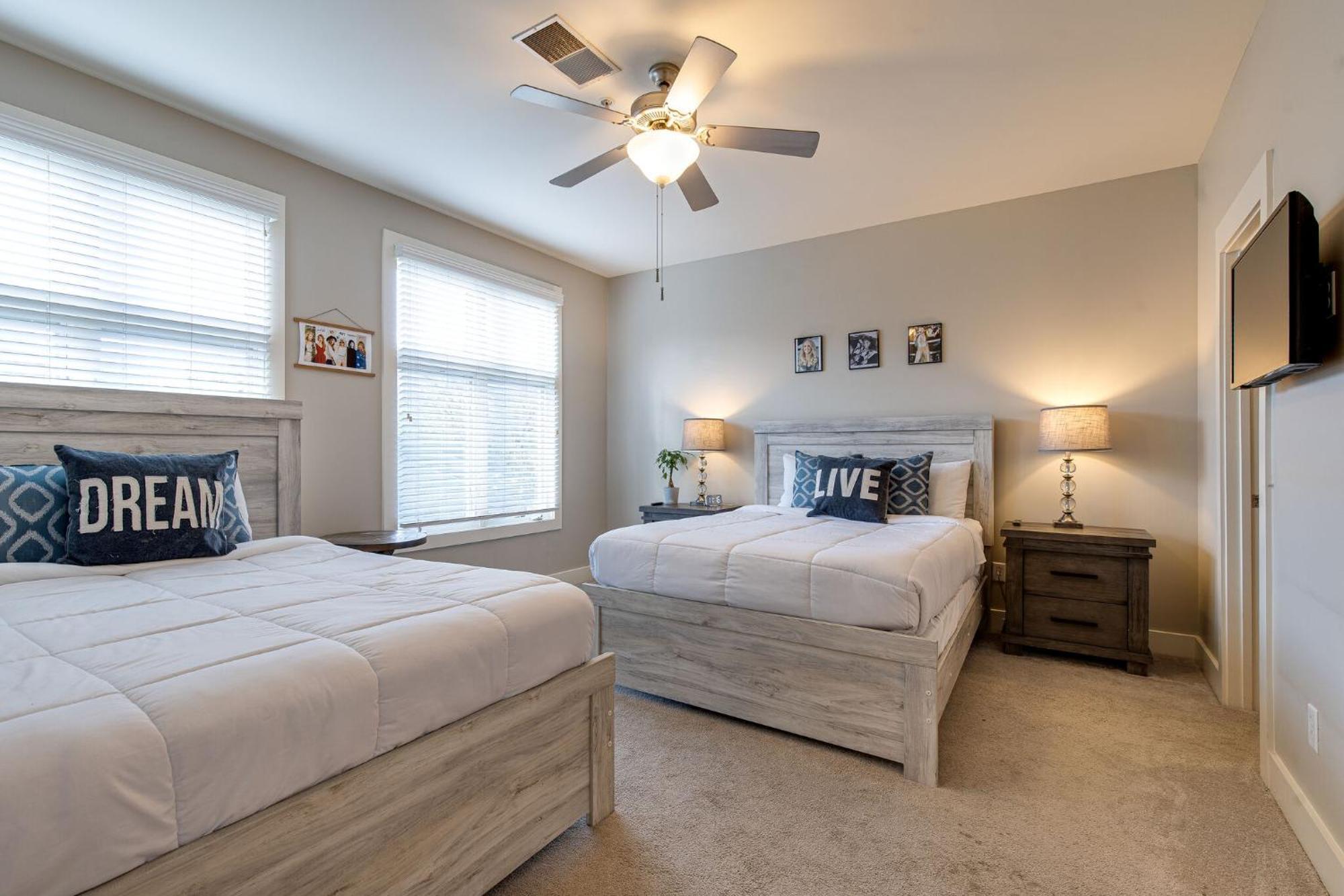 The Celebrity - Minutes To Broadway With A Balcony Appartement Nashville Buitenkant foto