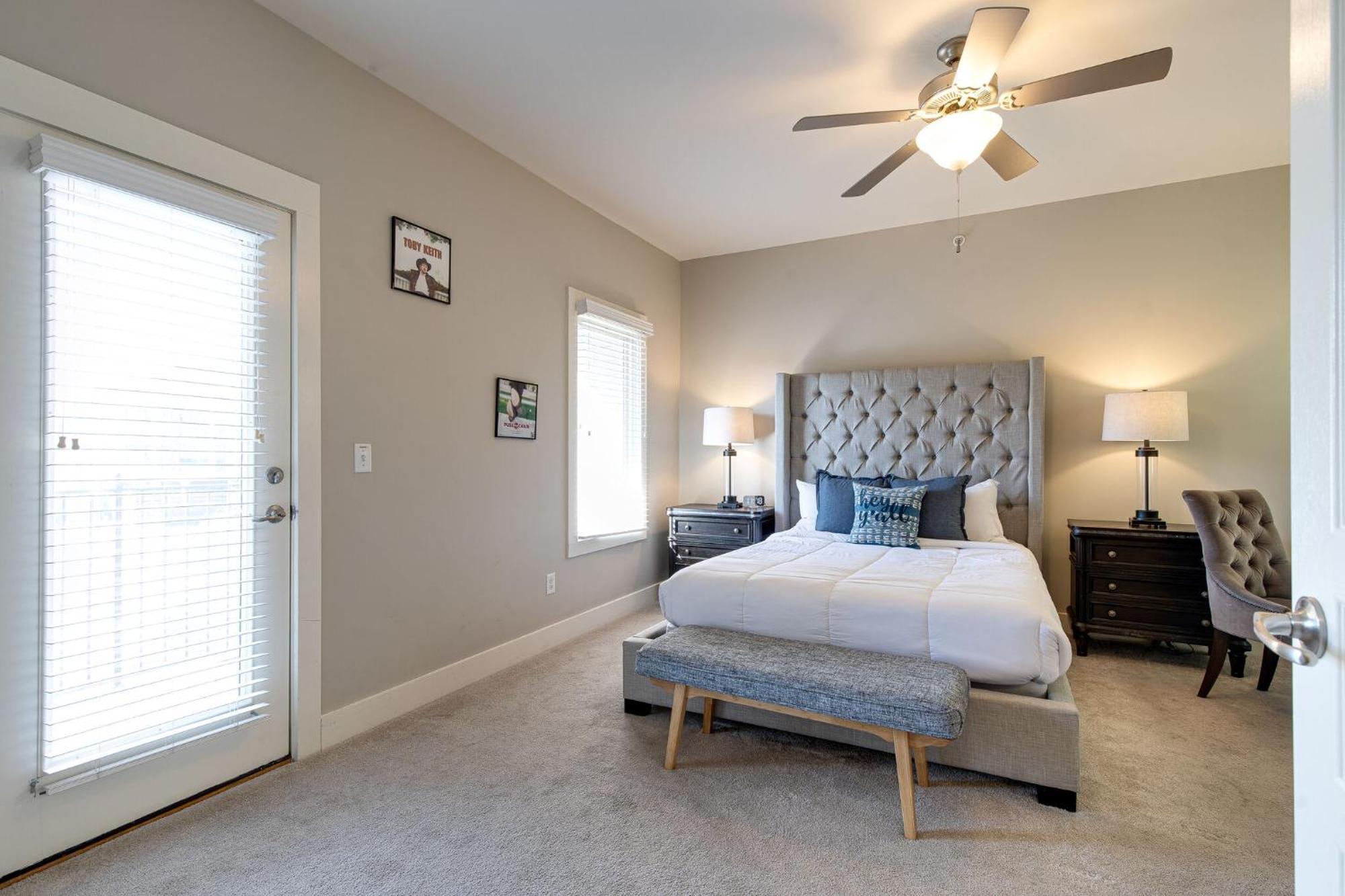 The Celebrity - Minutes To Broadway With A Balcony Appartement Nashville Buitenkant foto