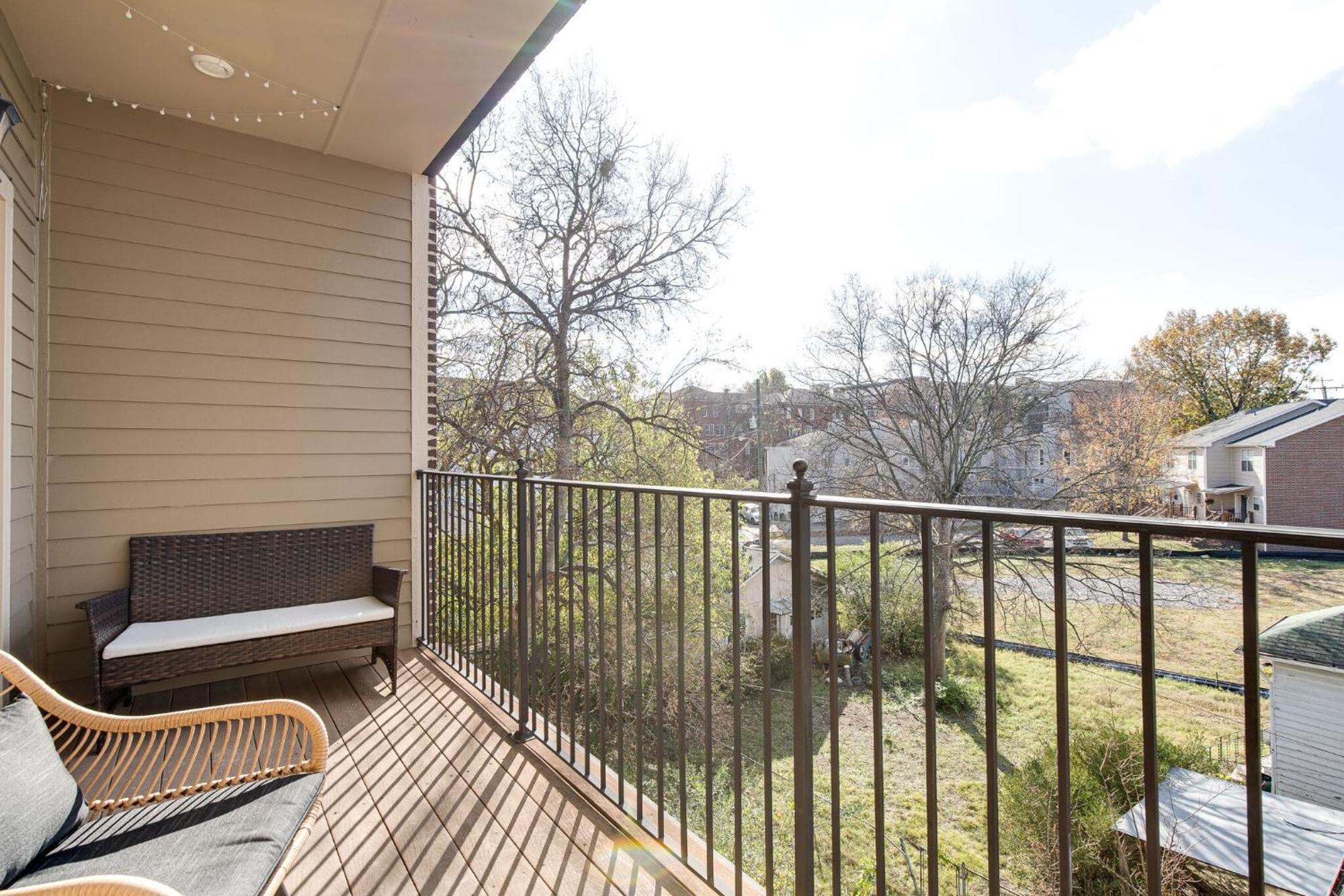 The Celebrity - Minutes To Broadway With A Balcony Appartement Nashville Buitenkant foto