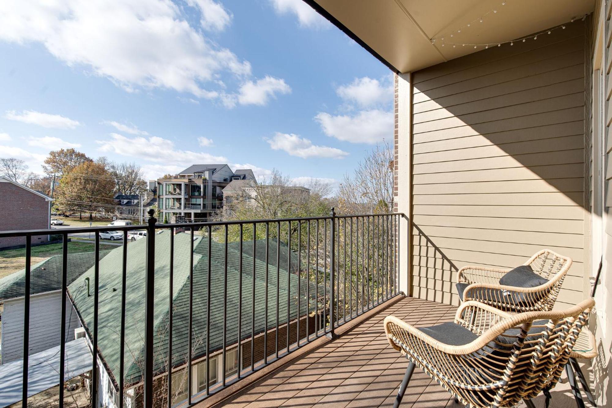 The Celebrity - Minutes To Broadway With A Balcony Appartement Nashville Buitenkant foto